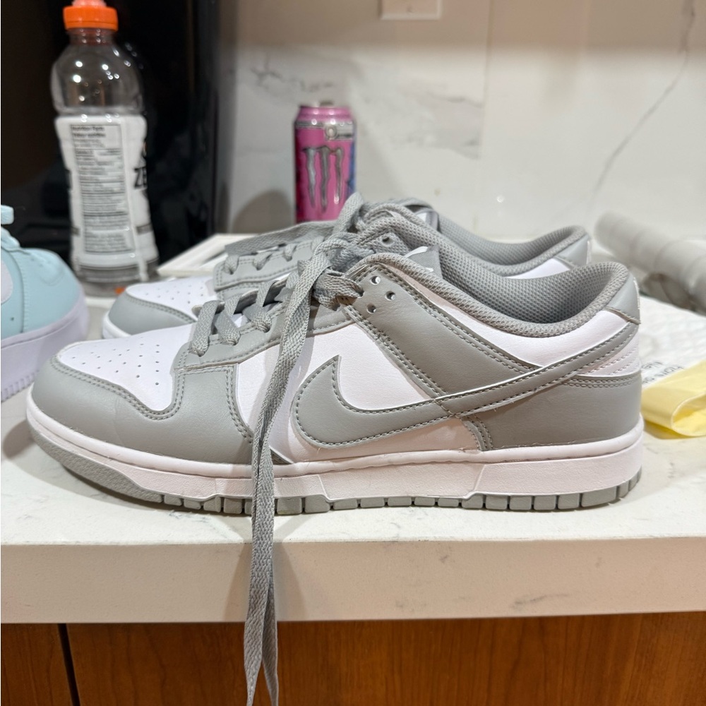 Nike Gray and White Low-Top Sneakers - Picture 3 of 4